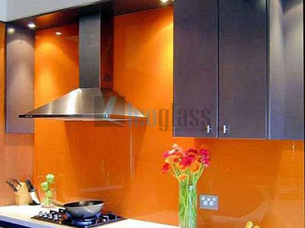 Kính màu ốp bếp màu cam Licoglass